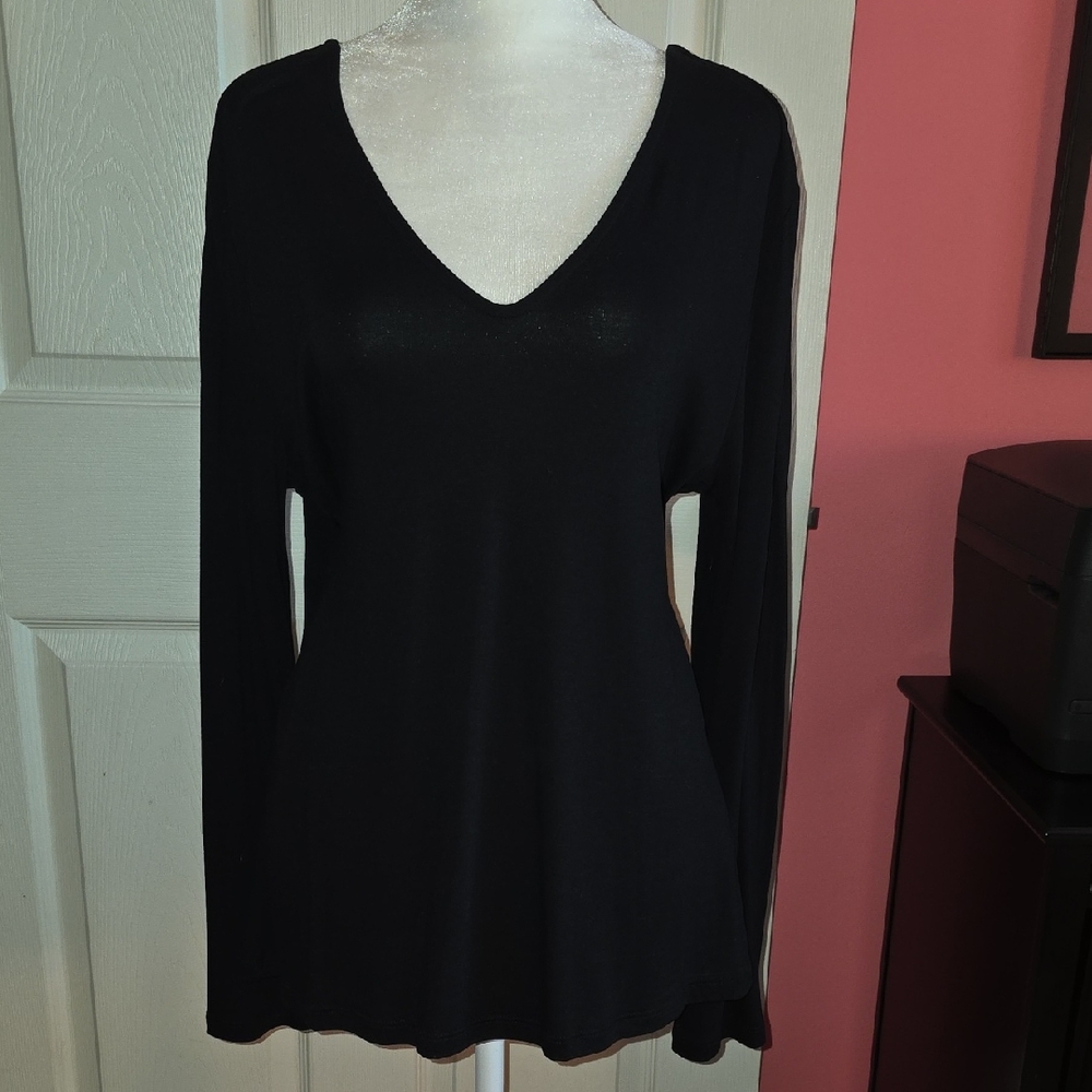 Elegant Black V-Neck Blouse